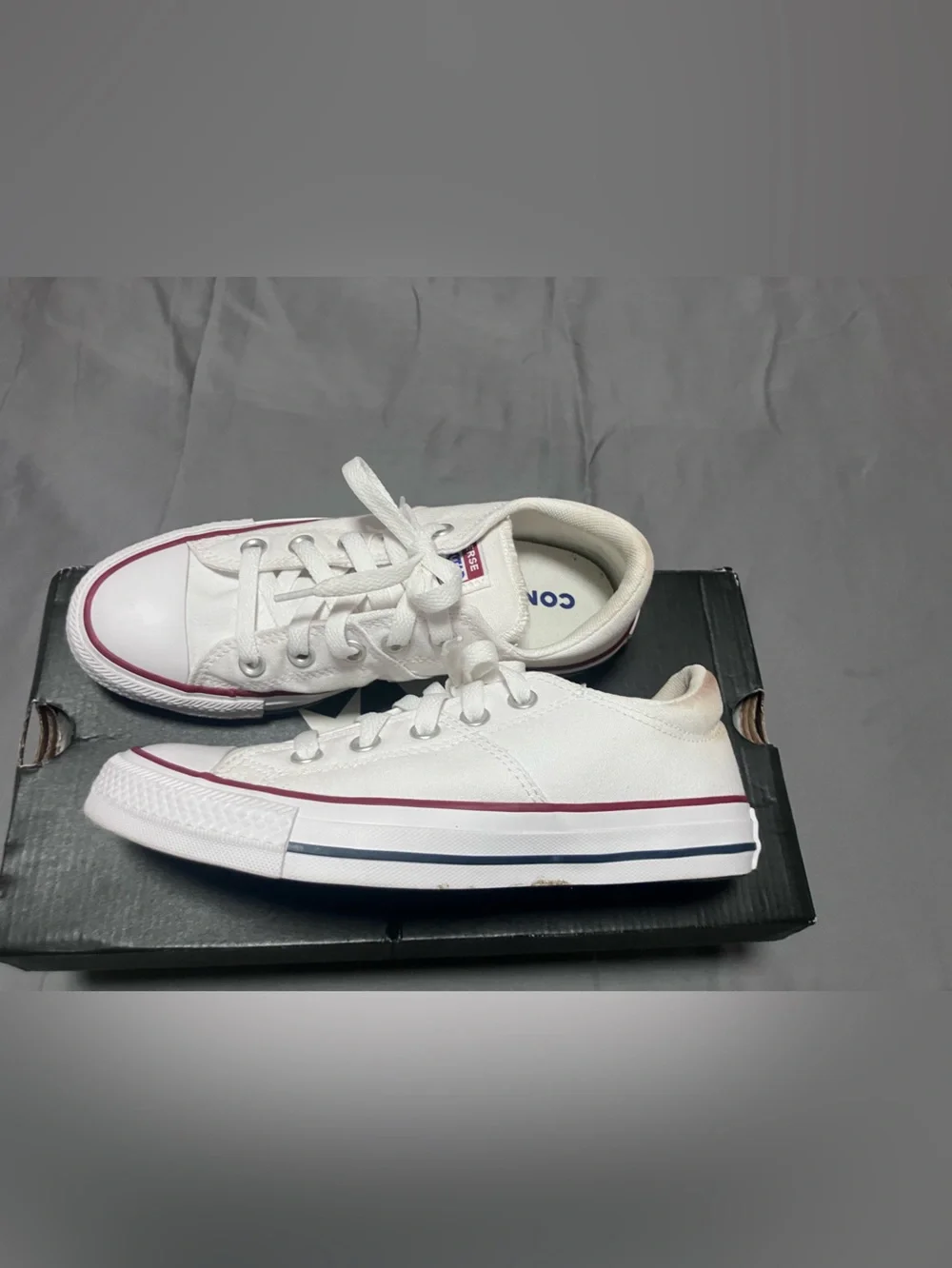 Women Converse All Star Sneakers - size 6, White Canvas Low-Top